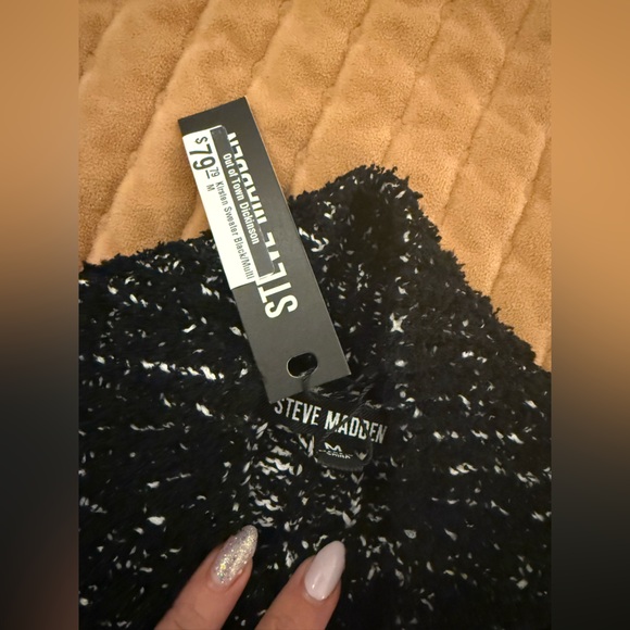 Steve Madden Kirsten Sweater size M NWT - Picture 3 of 4